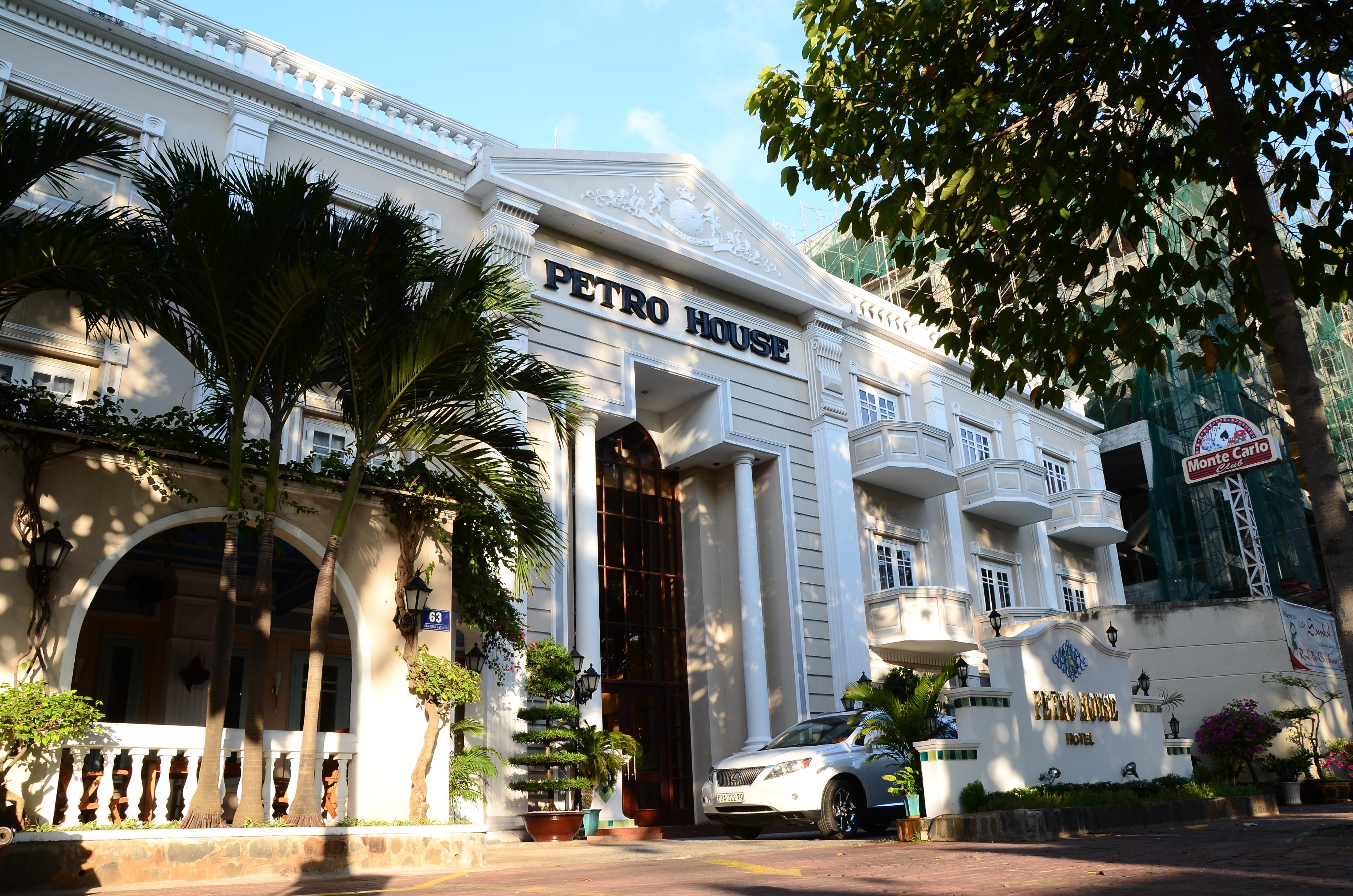 Khách Sạn Petro House